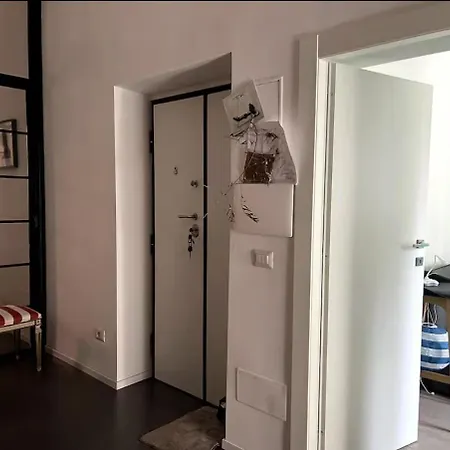 A Quattro Fermate Dal Centro, * Ρώμη